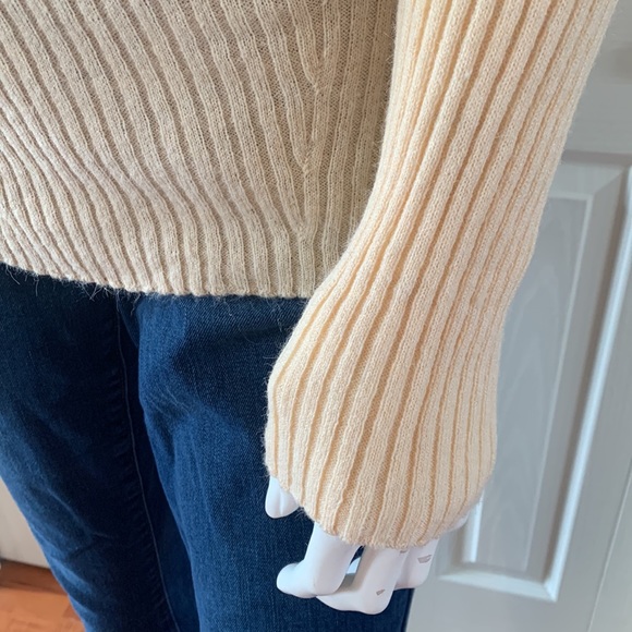 Cute Turtle Neck - Picture 3 of 4